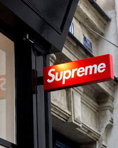 Supreme планирует закрыть свой первый магазин