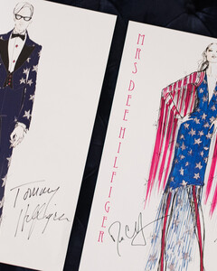 Томми Хилфигер показал, как создавал наряды для звёзд на Met Gala 2019