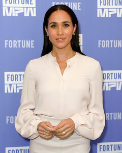 «Герцогиня прибыла»: Команда Меган Маркл до сих пор заранее объявляет о её появлении