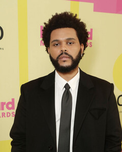 The Weeknd пригрозил отказаться от участия в Coachella, если не получит гонорар как у Канье Уэста