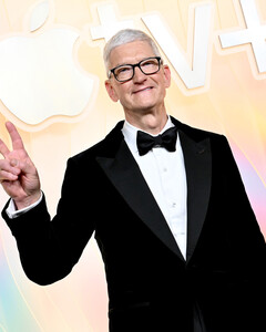 Тим Кук покидает пост CEO Apple