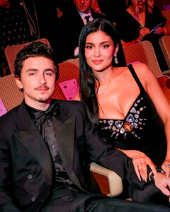 Тимоти Шаламе и Кайли Дженнер сделали ставку «на чёрное» на BAFTA 2026