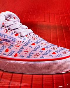 Скейтеры и люкс: Valentino показали совместную коллекцию с Vans