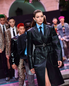 Versace проведёт совместный мужской и женский показы в Милане