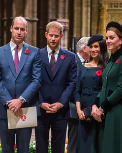 Меган Маркл и принц Гарри обменялись подарками с Кейт Миддлтон и принцем Уильямом