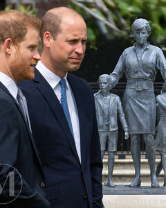 Как принцы Уильям и Гарри провели церемонию открытия статуи принцессе Диане