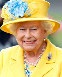 Елизавета II возглавила список самых популярных членов королевской семьи, обогнав Кейт Миддлтон