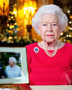 Елизавета II выбрала особенную фотографию принца Филиппа для ежегодного рождественского обращения к нации