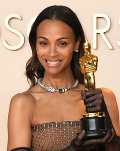 Зои Салдана теперь самая кассовая актриса в истории кино