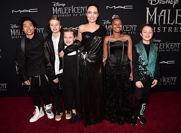 Анджелина Джоли и вся её семья на премьере фильма &laquo;Малефисента: Владычица тьмы&raquo;