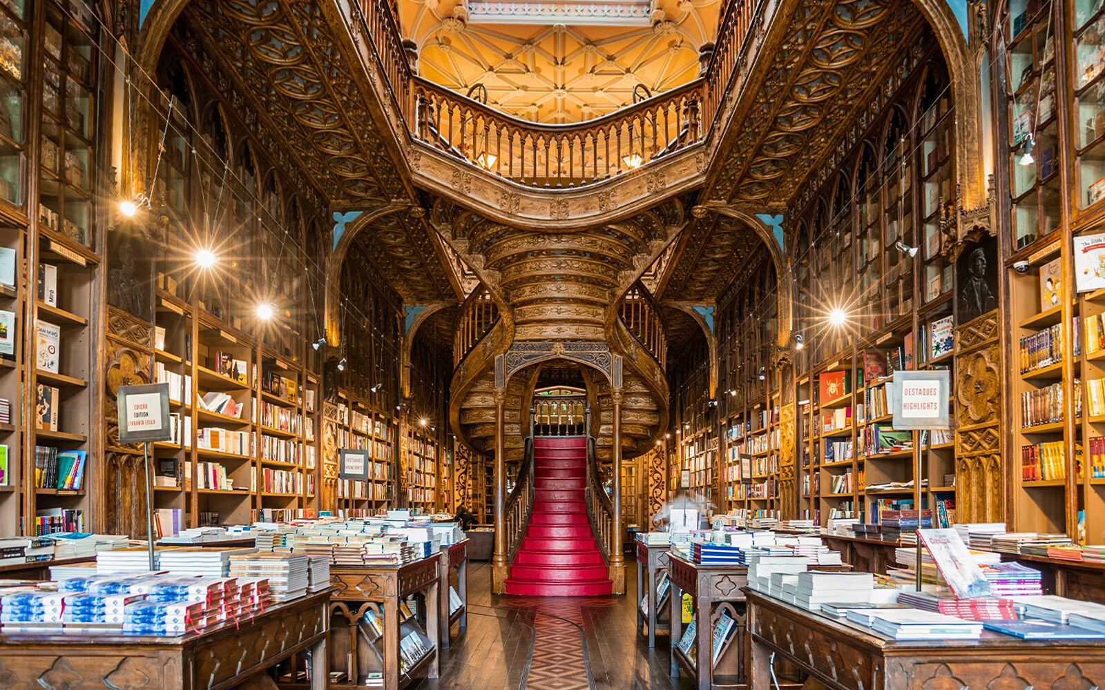Книжный магазин Livraria Lello