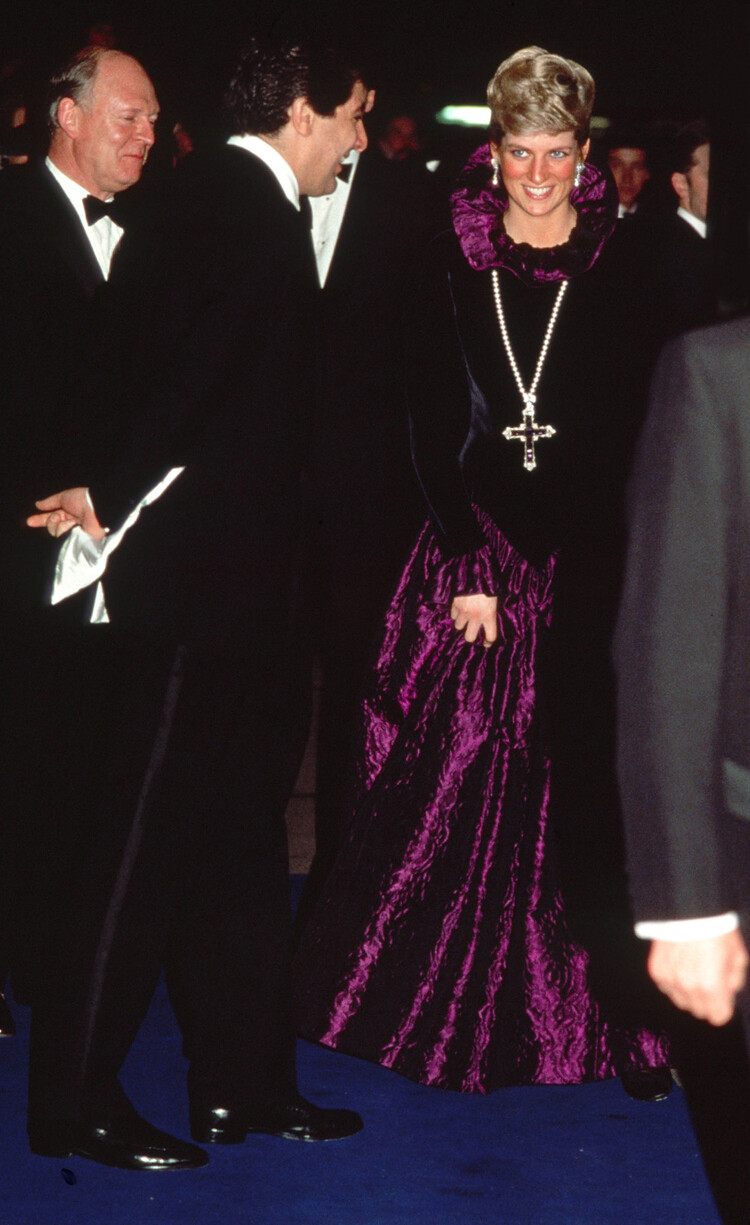 Принцесса Диана носила &laquo;Крест Атталла&raquo; на благотворительном гала-концерте в Лондоне в 1987 году