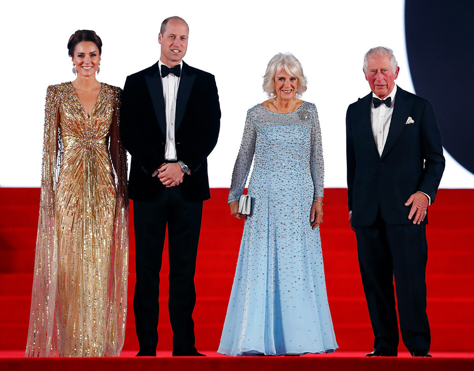 Кейт Миддлтон, принц Уильям,&nbsp;Камилла Паркер-Боулз и принц Чарльз на&nbsp;премьере фильма о Джеймсе Бонде &laquo;Не время умирать&raquo;, 2021 г.&nbsp;