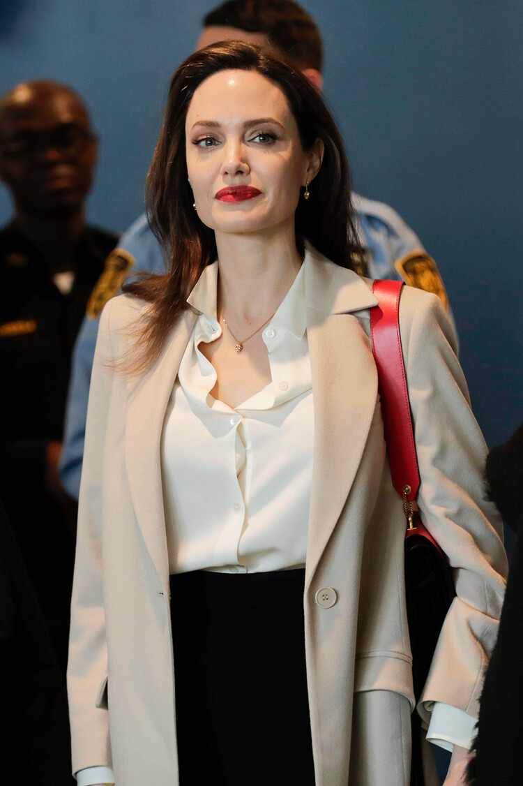 Анджелина Джоли шансы в суде