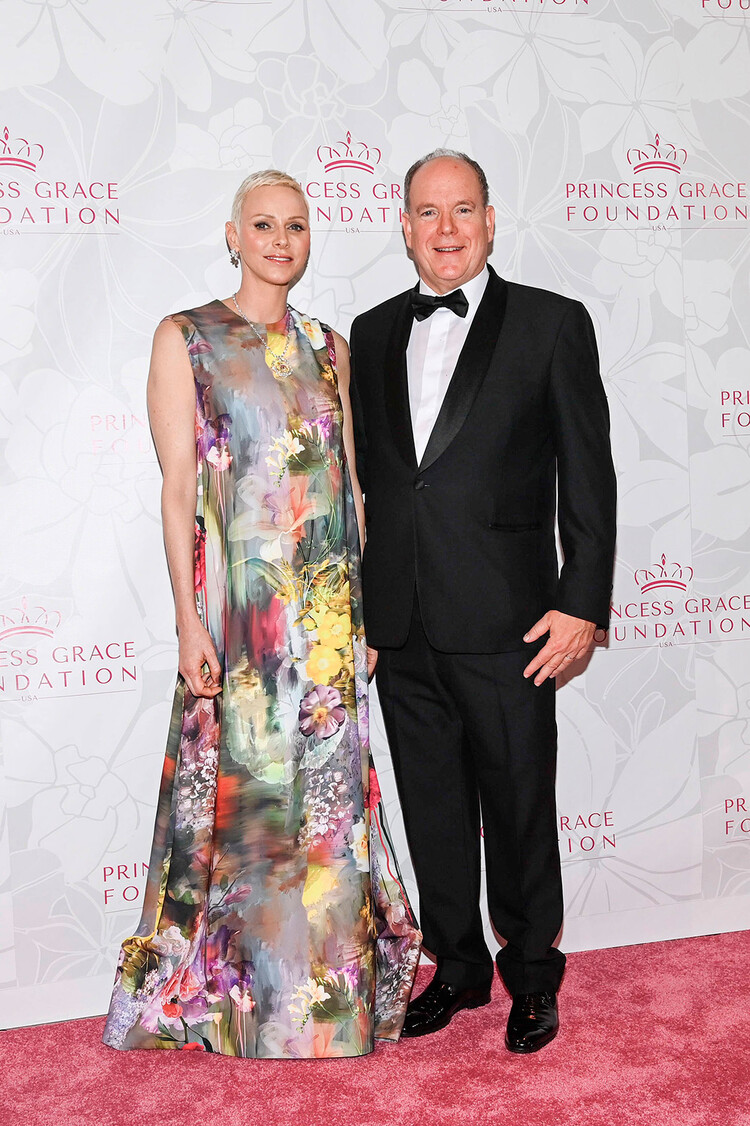 Принцесса Монако Шарлин c мужем, князем Монако Альбером II на церемонии вручения премии Princess Grace Awards 2022 на Парк-авеню, 583, 3 ноября 2022 года в Нью-Йорке