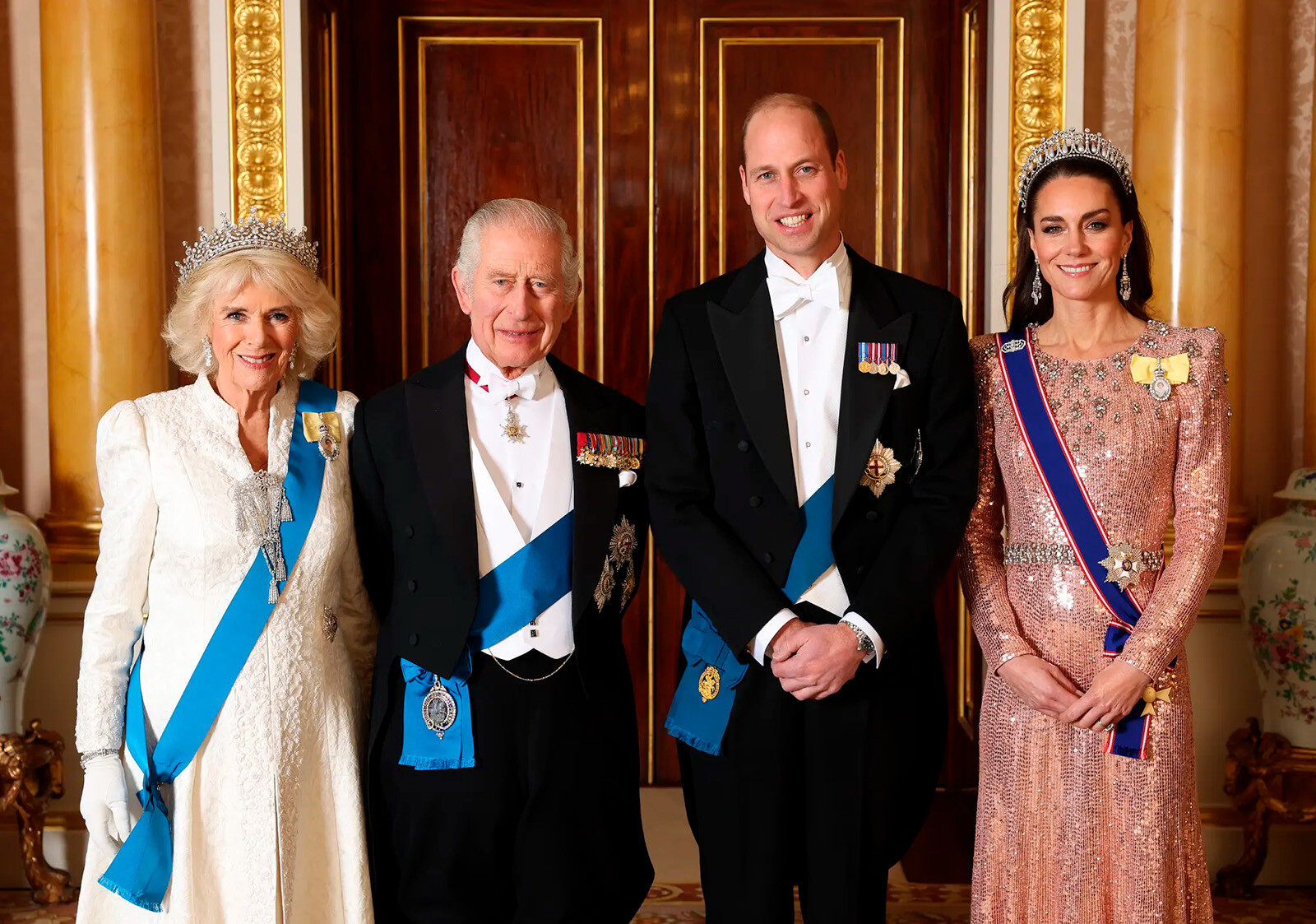 Король Карл III и королева Камилла с принцем Уильямом и Кейт Миддлтон
