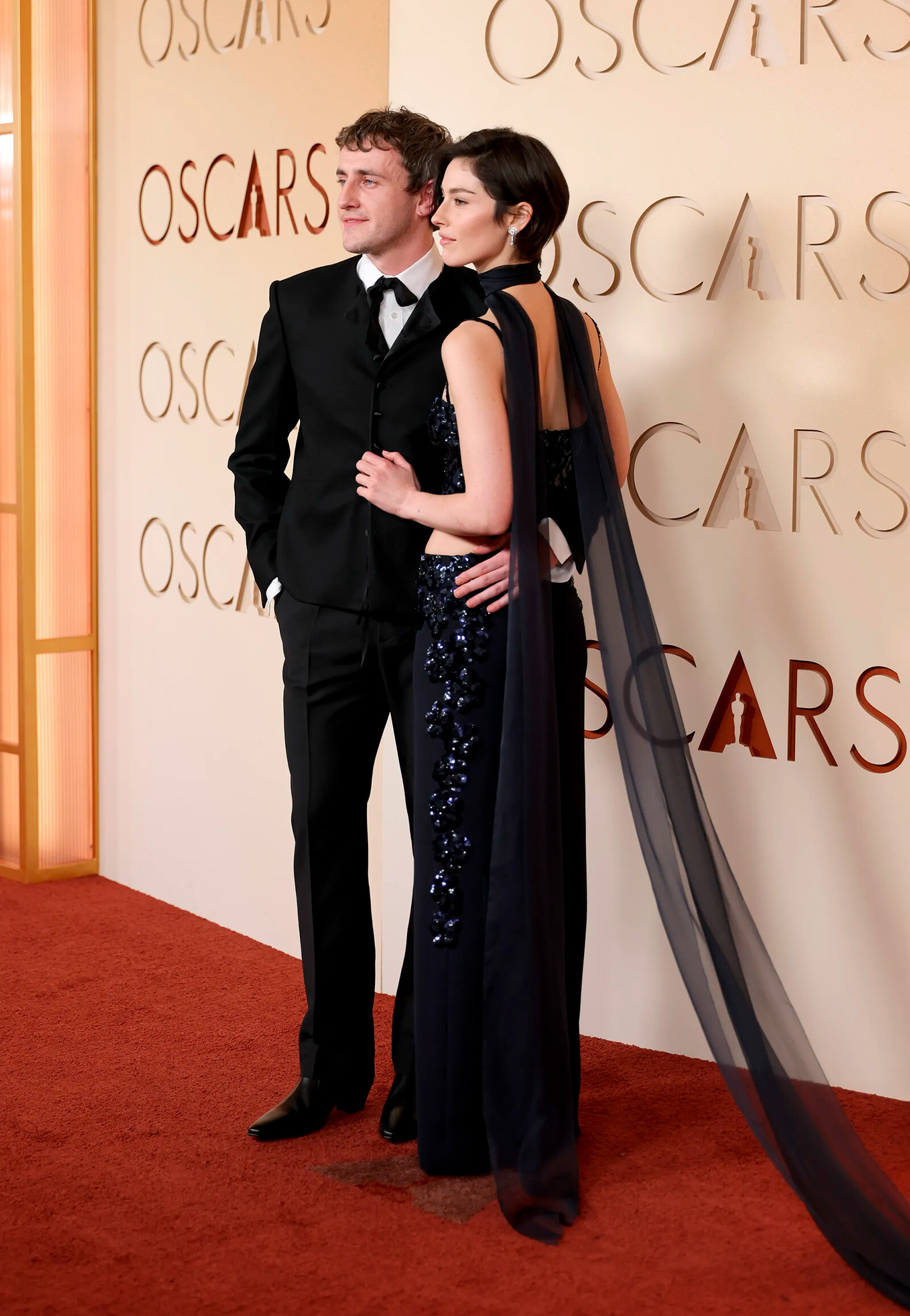 Пол Мескал и Грейси Абрамс 