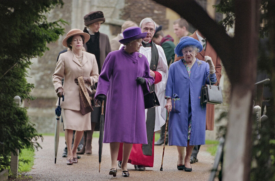 Члены британской королевской семьи: Диана, принцесса Уэльская, принцесса Маргарет, королева Елизавета II и королева Елизавета, королева-мать после Рождественский службы в церкви Святой Марии Магдалины в поместье Сандрингем, Норфолк, Англия, 25 декабря 1994