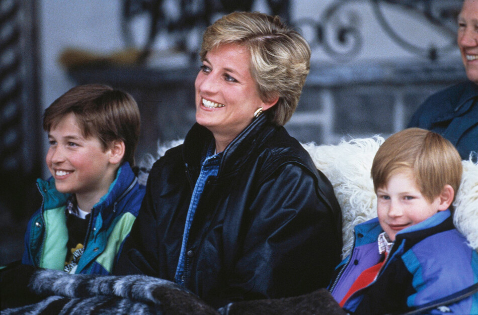 Принцесса Диана с сыновьями принцем Уильямом и принцем Гарри&nbsp;на лыжных каникулах в Лехе, Австрия, 30 марта 1993 год