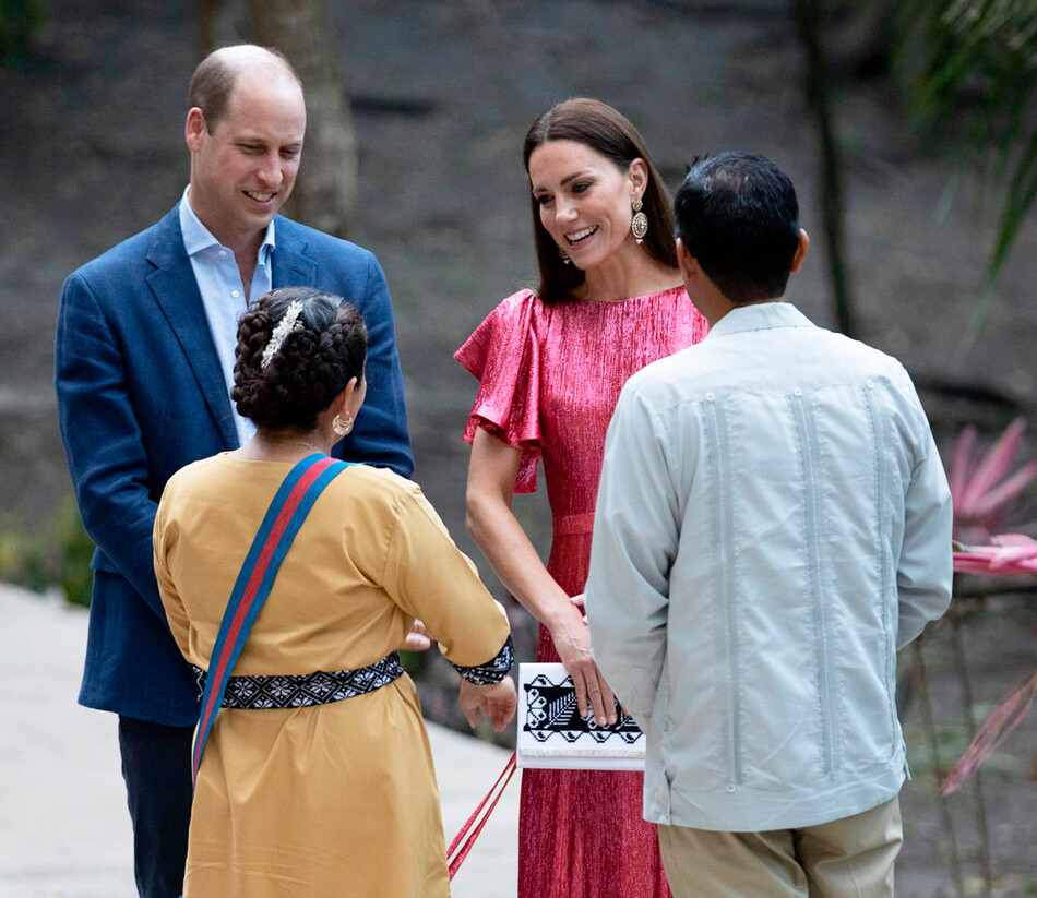 Принц Уильям и герцогиня Кэтрин общаются с государственными представителями Кахаль Пеш, Белиз на вечере устроенном в честь Платинового юбилея Ее Величества Королевы 21 марта 2022
