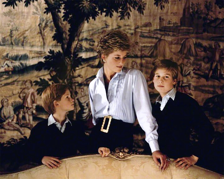 Принцесса Диана с сыновьями принцами Гарри и Уильямом на рождественские открытки в 1993 года