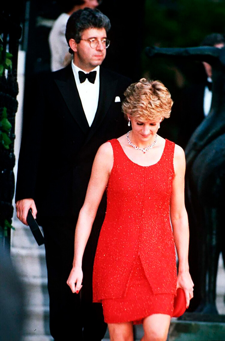 Патрик Джефсон, личный секретарь принцессы Дианы, ушёл в отставку в 1996 году