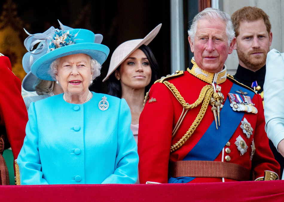 Елизавета II, принц Чарльз, принц Гарри и Меган Маркл