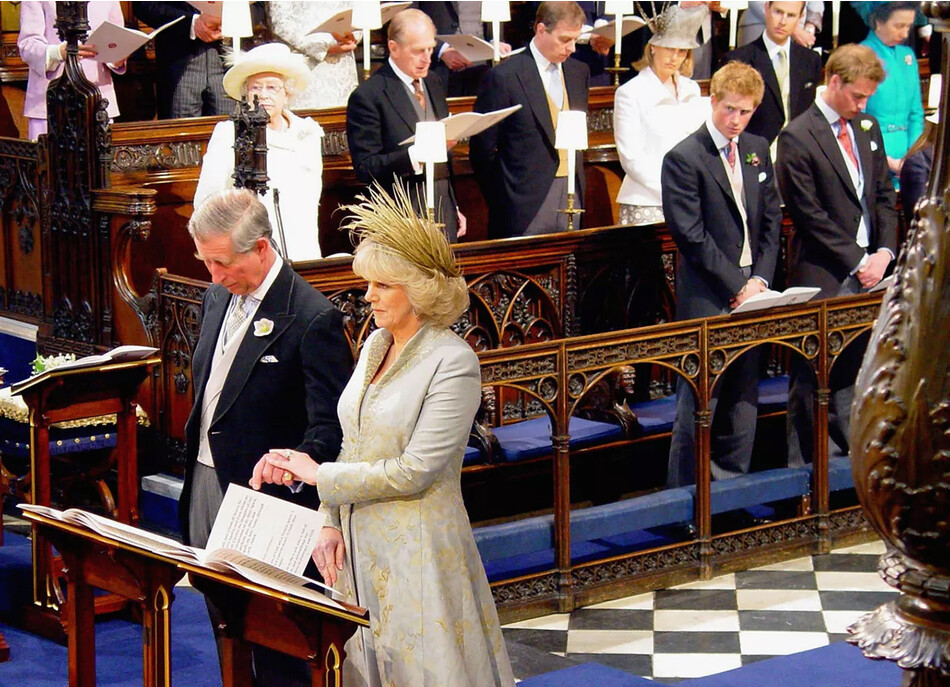 Герцогиня Корнуольская и принц Уэльским связала себя узами брака на гражданской церемонии 9 апреля 2005 года