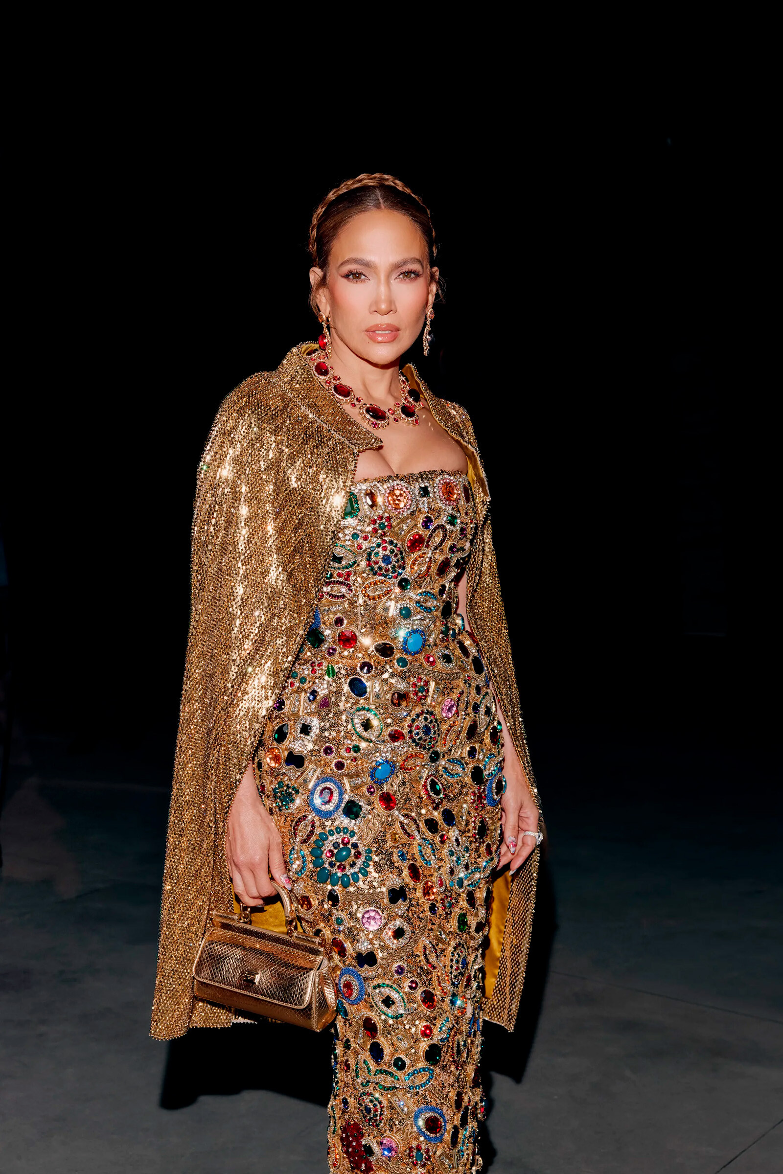 Дженнифер Лопес эффектно появилась на показе Fashion lava от Dolce & Gabbana