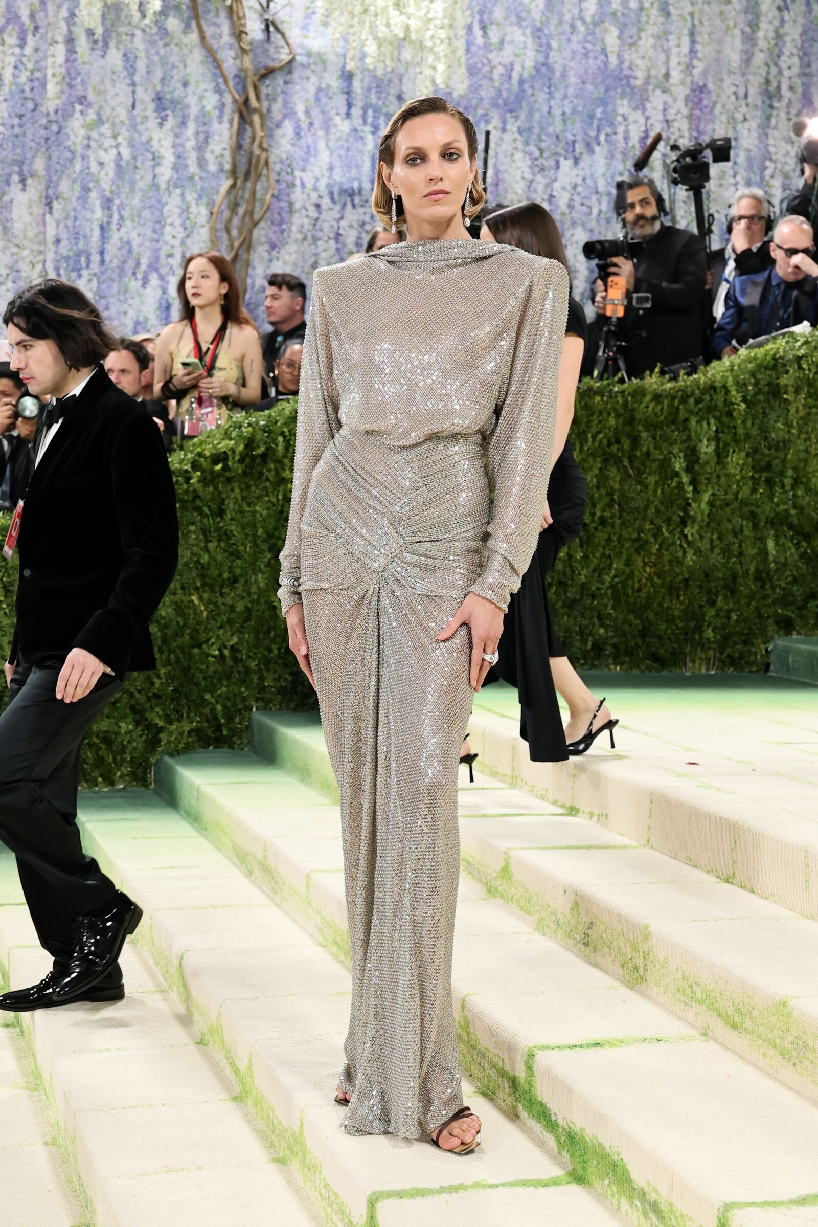 Аня Рубик в Saint Laurent Met Gala 2026