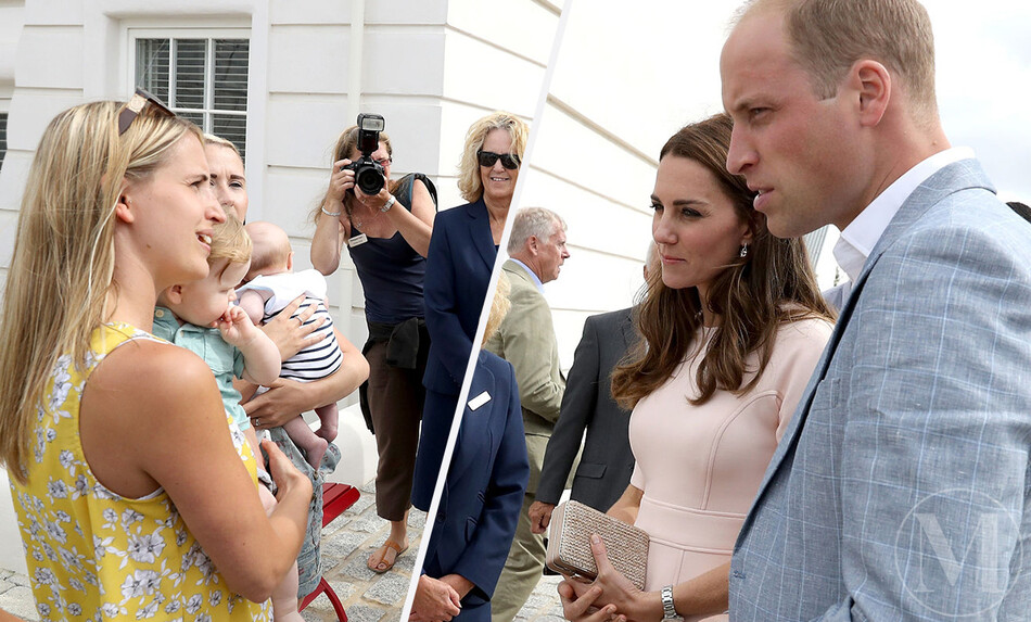 Герцог и герцогиня Кембриджская общаются с жительницей поселения Нанследан, 1 сентября 2016 года в Ньюки, Великобритания