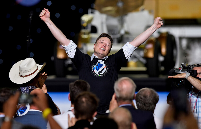 Илон Маск на запуске космического корабля Crew Dragon компании Маска SpaceX