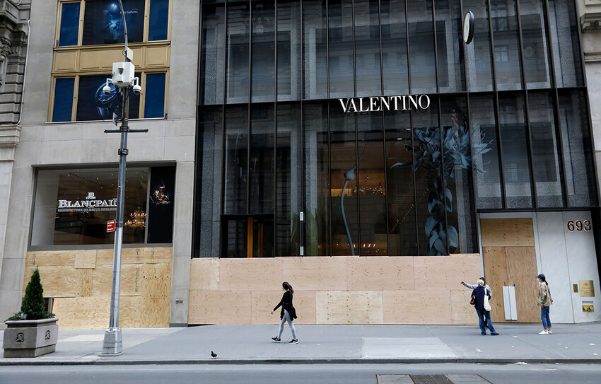 Valentino закрытие бутика на Пятой авеню