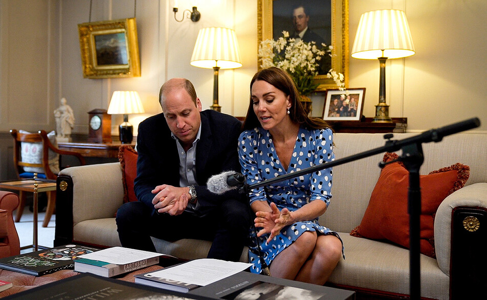 Принц Уильям и Кейт Миддлтон прерывают работу 500 радиостанций Великобритании, чтобы сообщить королевству о проблеме с ментальным здоровьем нации и способах борьбы с одиночеством, 13 мая 2022 г., Кенсингтонский дворец, Англия