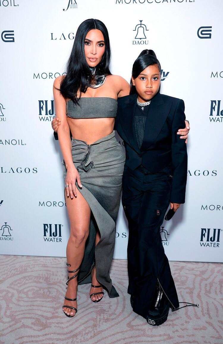 Ким Кардашьян и Норт Уэст вместе появились на премии Daily Front Row Fashion Awards 2023