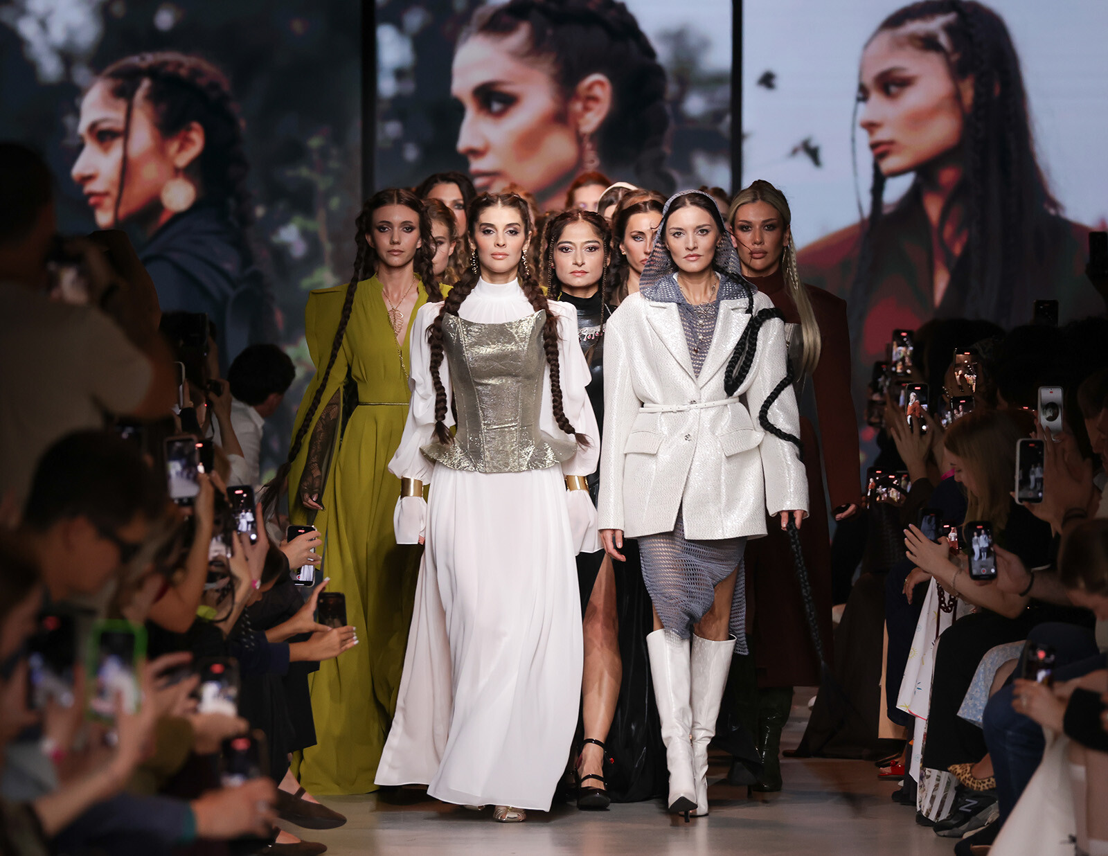 Расширяем границы: российский бренд представил коллекцию на Неделе моды в Индии