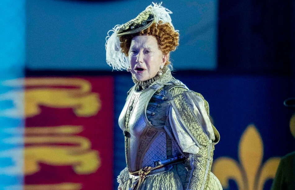 Хелен Миррен в костюме королевы Елизаветы, 2022