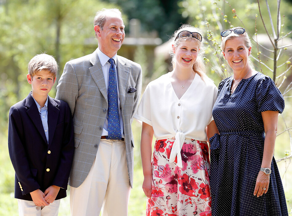 Принц Эдвард и графиня Софи с детьми Джеймсом и леди Луизой Виндзор
