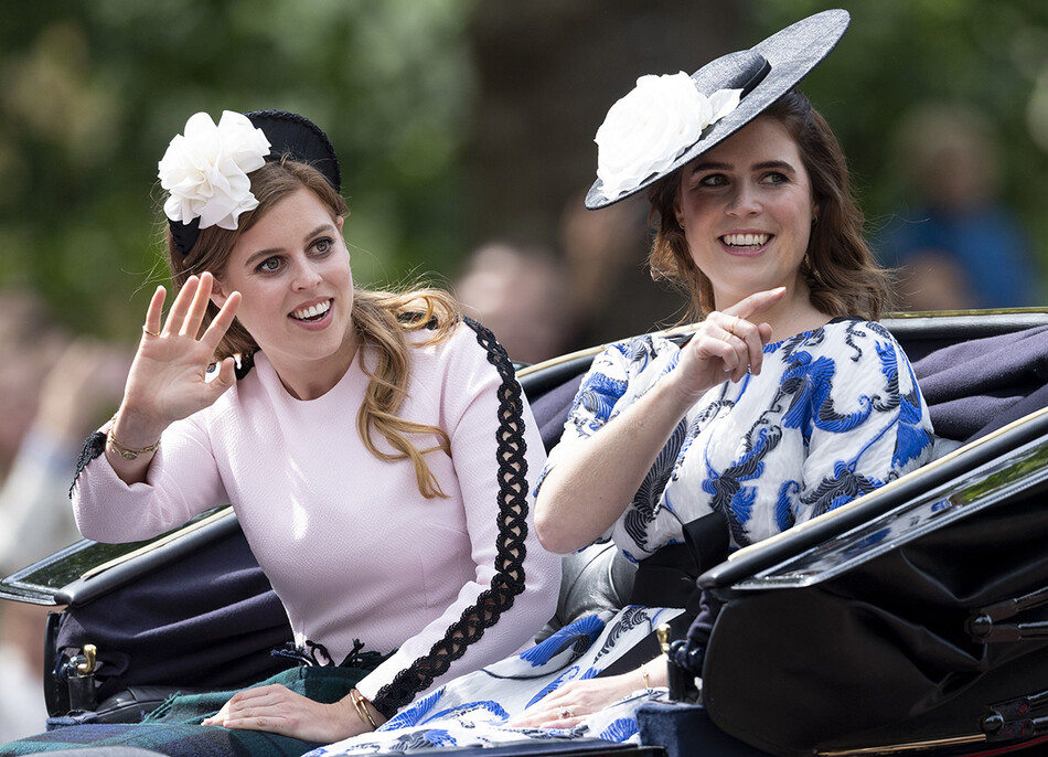 Принцесса Евгения и принцесса Беатрис во врем ежегодного парада в честь дня рождения королевы Елизаветы II Trooping The Colour, 8 июня 2019 года в Лондоне, Англия