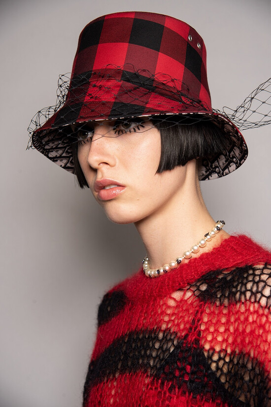 Шляпа&ndash;ведро &mdash; тренд сезона от Dior Fall 2019 