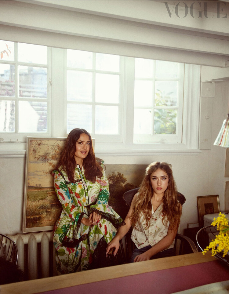 Сальма Хайек и Валентина Палома Пино в фотосессии для мексиканского Vogue