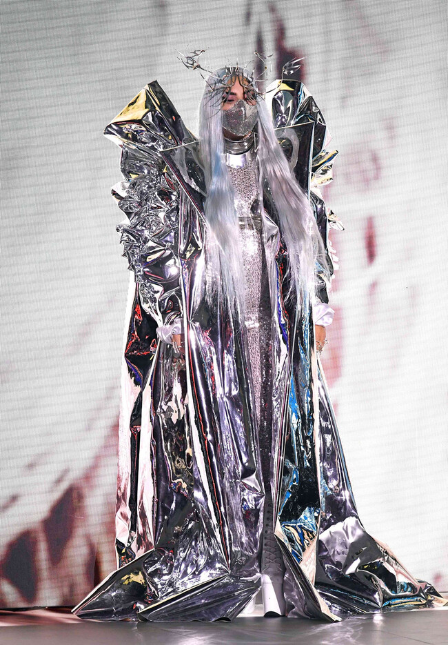 Топ-5 необычных образов Леди Гаги на MTV VMA 2020 