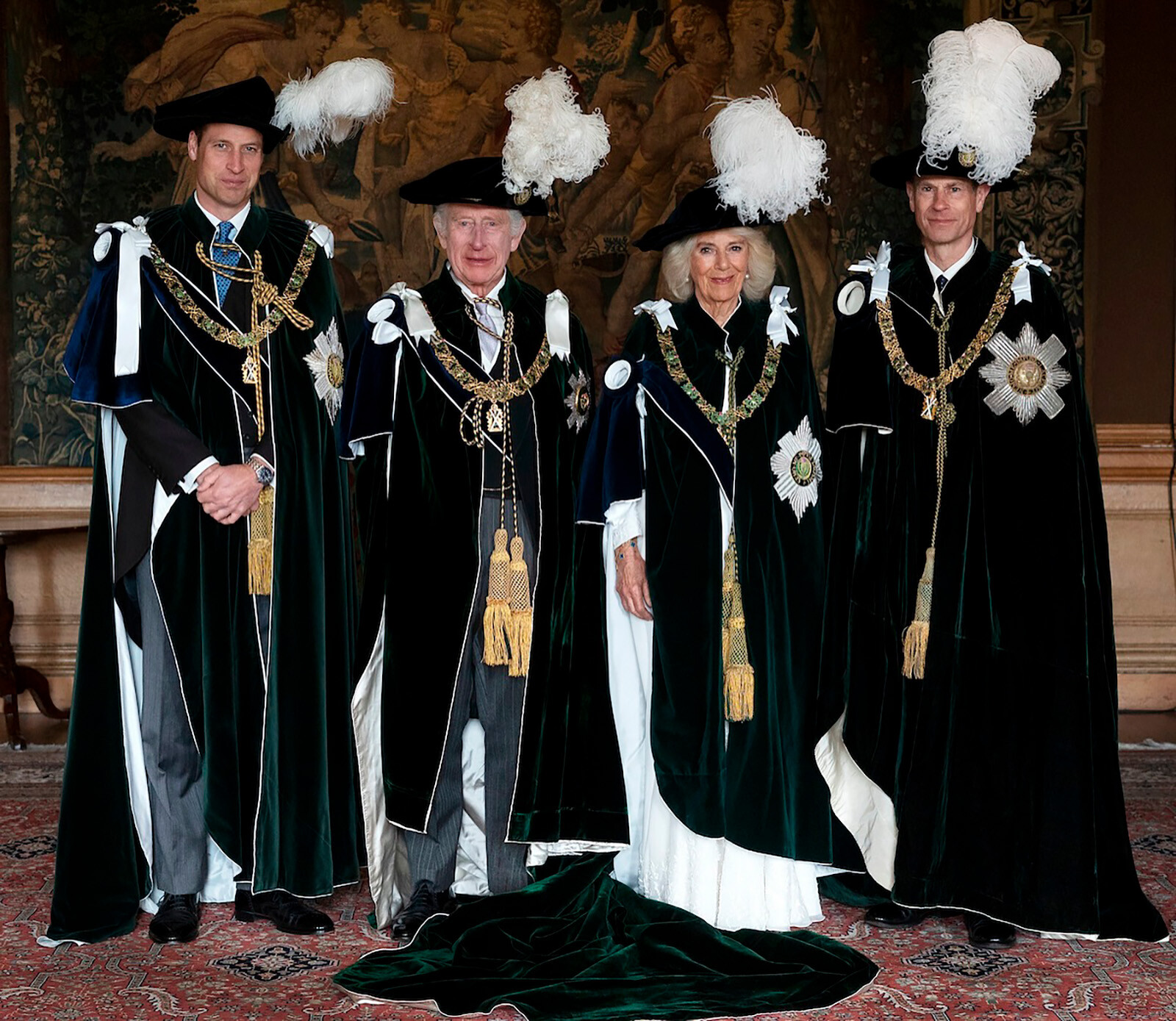 Принц Уильям, король Карл III, королева Камилла и принц Эдвард
