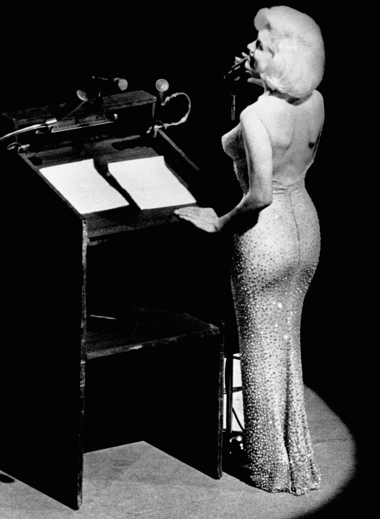 Мэрилин Монро в &laquo;голом платье&raquo; на концерте в честь дня рождения Джона Кеннеди, 1962
