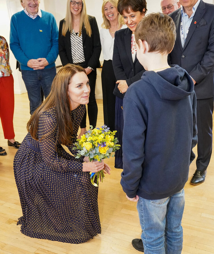 Кэтрин, принцесса Уэльская, посещает Украинский общественный центр Рединга 17 ноября 2022 года в Рединге, Англия