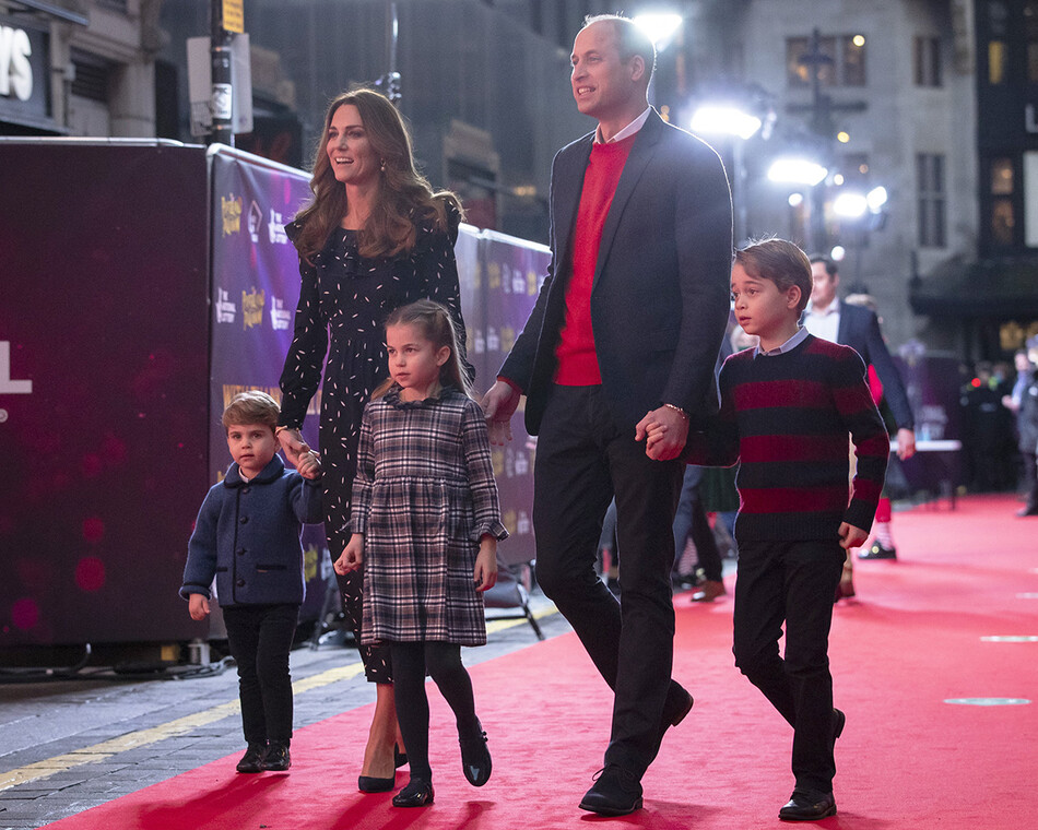 Принц Уильям и Кейт Миддлтон с детьми принцем Джорджем, принцессой Шарлоттой и принцем Луи, 2020