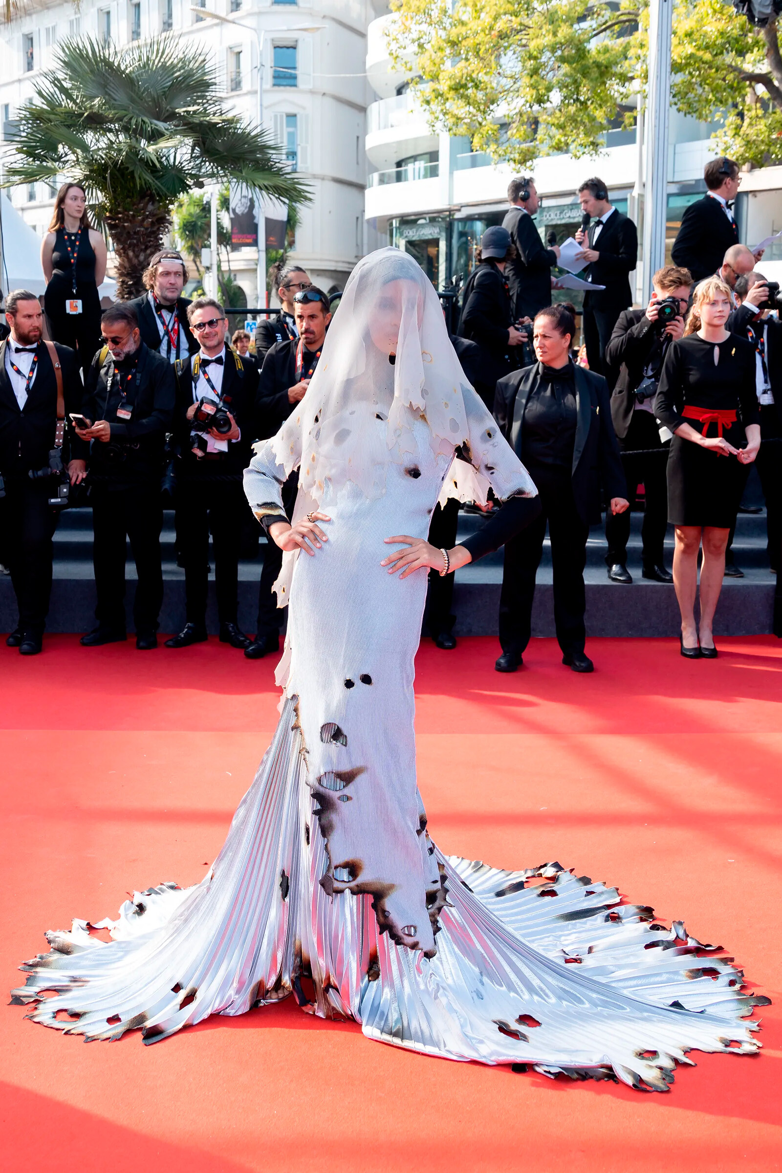 Платье под названием &laquo;Опалённая невеста&raquo; стало одним из лучших на Каннском фестивале