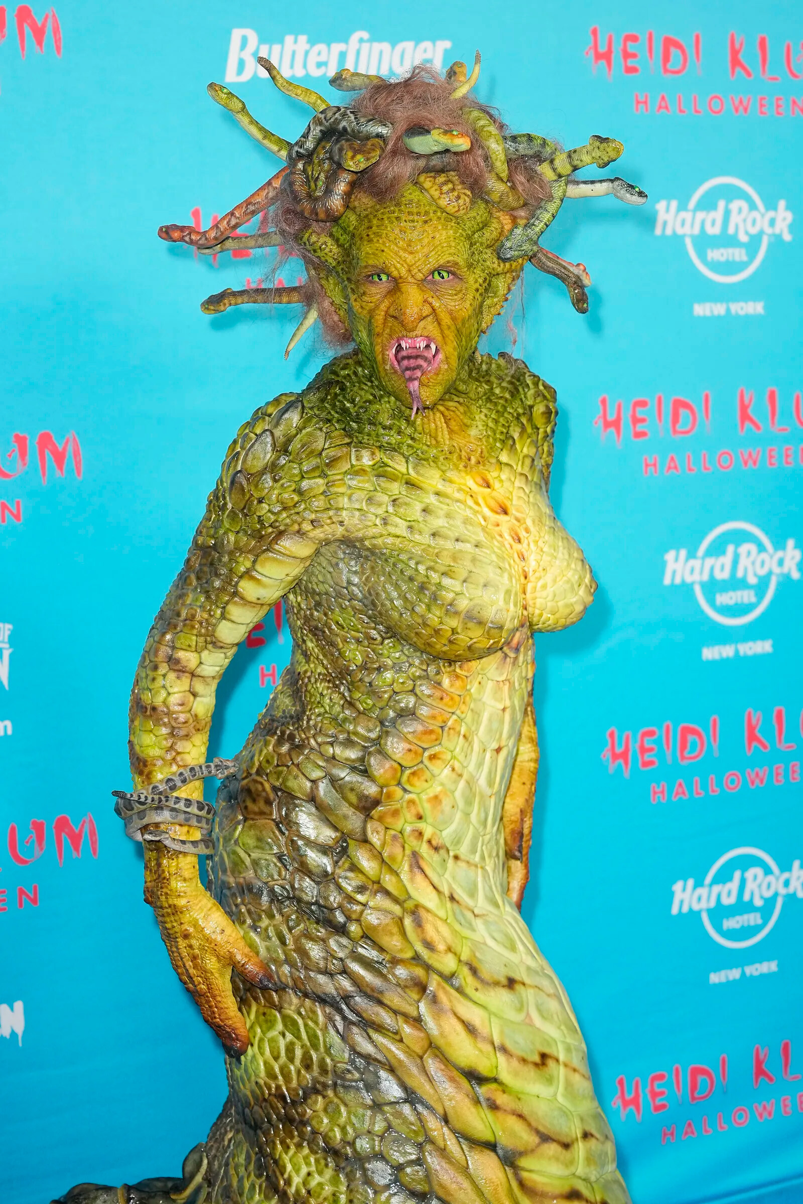 Heidi-Klums-Medusa-Halloween-2025-001-Mainstyle.jpg