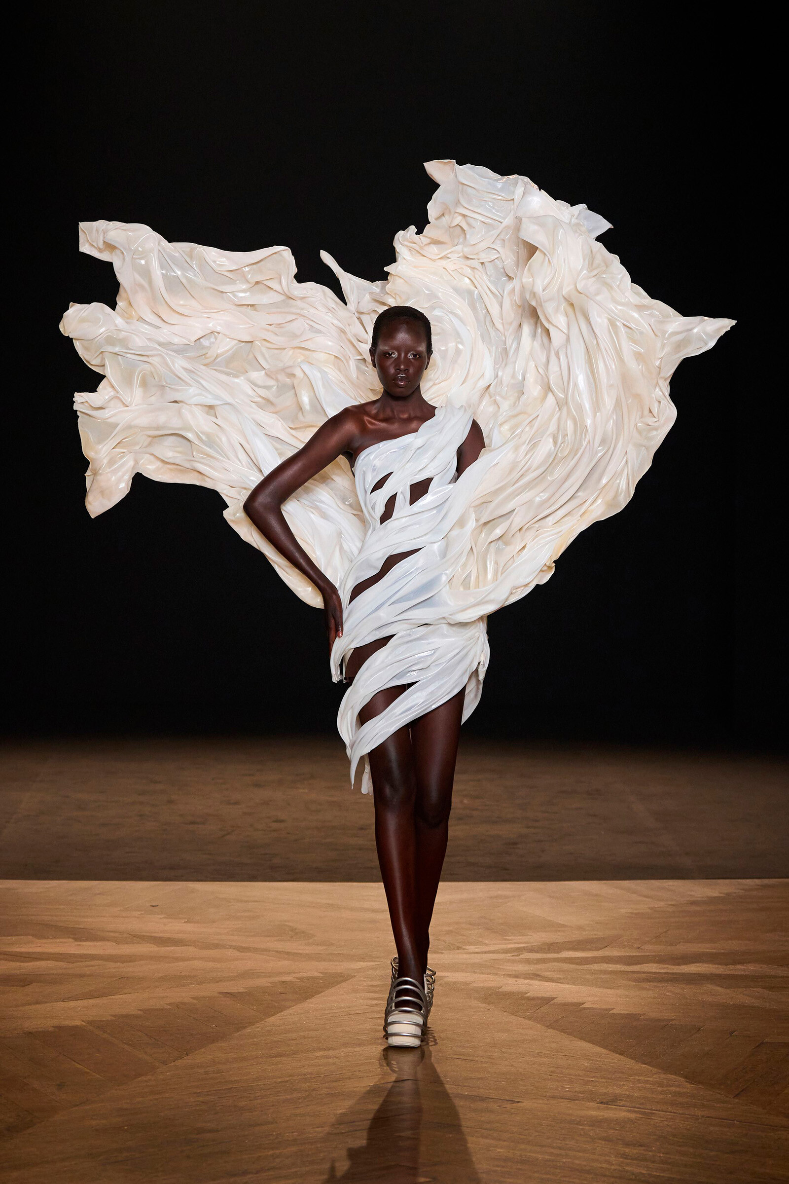  Iris van Herpen Couture Fall 2025 / Iris van Herpen Couture окллекция осень 2025