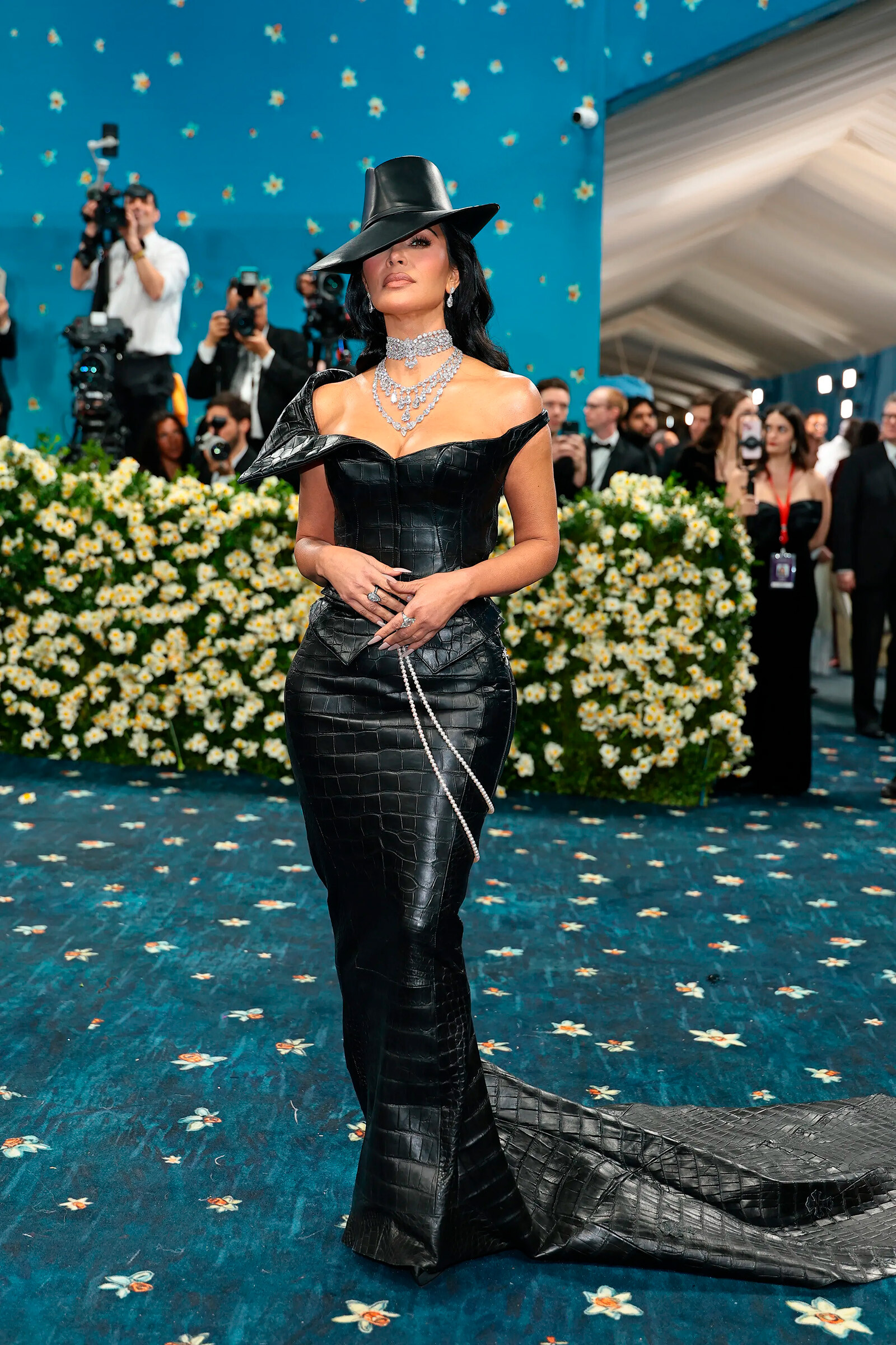 Ким Кардашьян выбрала костюм из крокодиловой кожи для Met Gala 2025